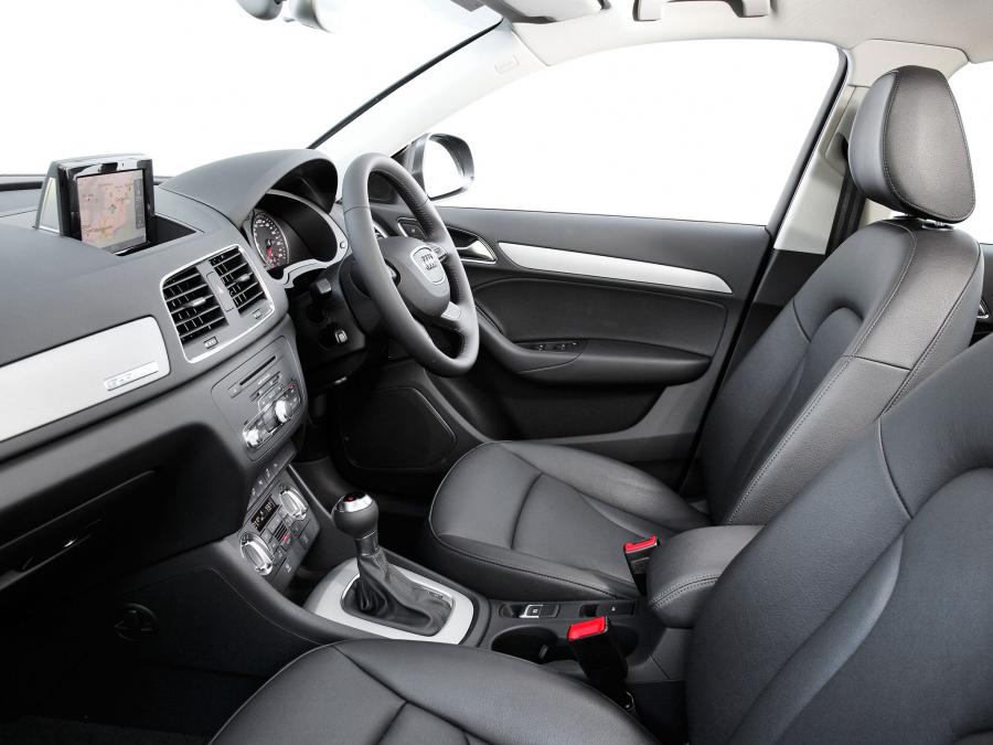 Интерьер Audi Q3 2.0 TDI Quattro (8U) 2013 года  (AU) (фото 6 из 7)